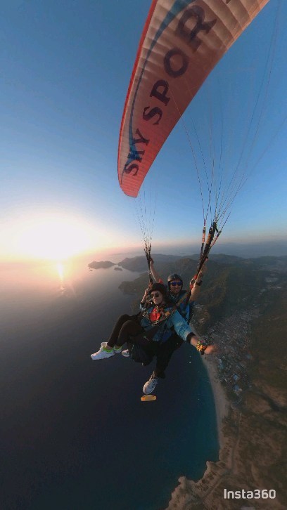 Gün Batımında Yamaç Paraşütü